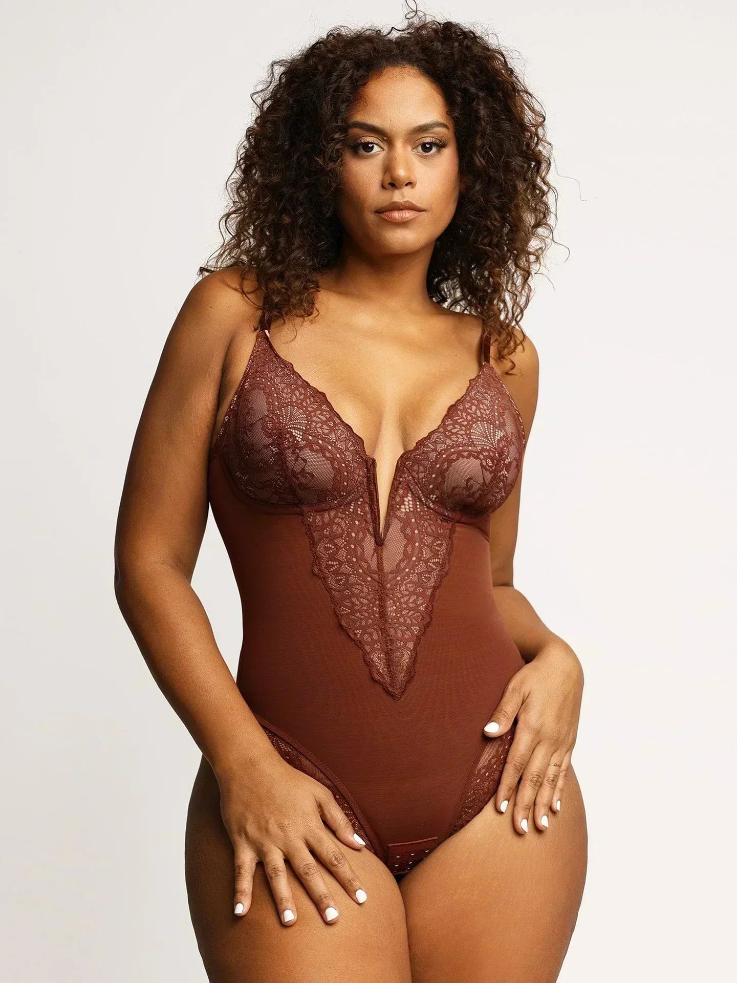 https://cdn.shopify.com/s/files/1/0834/5632/8008/files/BODYSUITBRUIN_d2ab41e8-ea0c-4a65-b81f-ebf670ad2989.webp?v=1741548857