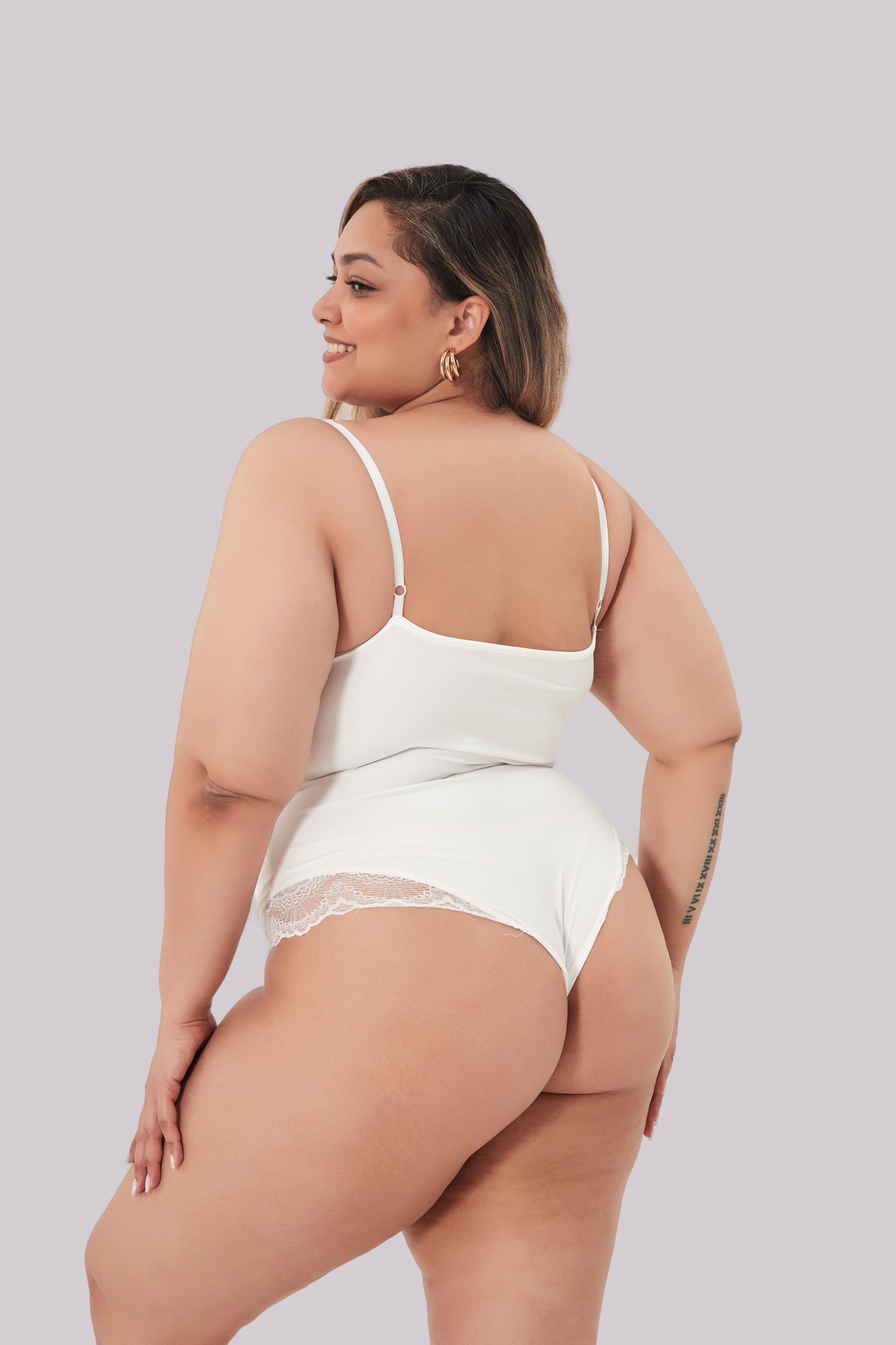 Comfit® Rosaline - Pitsinen muodonmyötäinen bodypuku